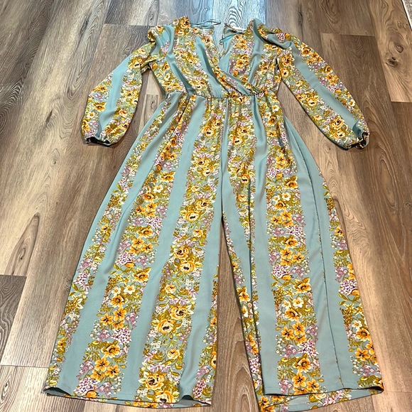 Beautiful Floral Boho Long Sleeve Jumpsuit - Picture 3 of 14